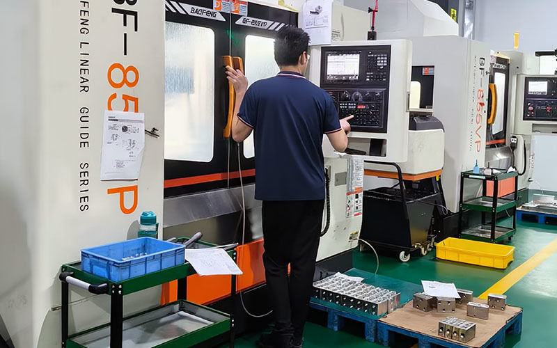 Dongguan Zhongwei Metal Products Co., Ltd خط تولید تولید کننده