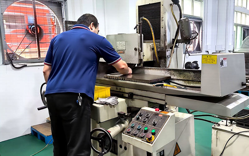 Dongguan Zhongwei Metal Products Co., Ltd خط تولید تولید کننده