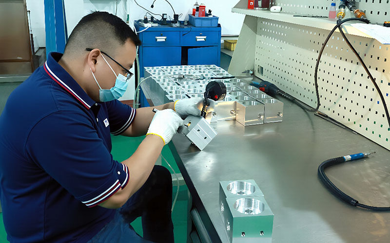 Dongguan Zhongwei Metal Products Co., Ltd خط تولید تولید کننده