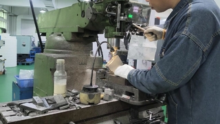 تکمیل دقیق فرآیند برش دهی منیفولد هیدرولیک برای بلوک های ماشینکاری CNC